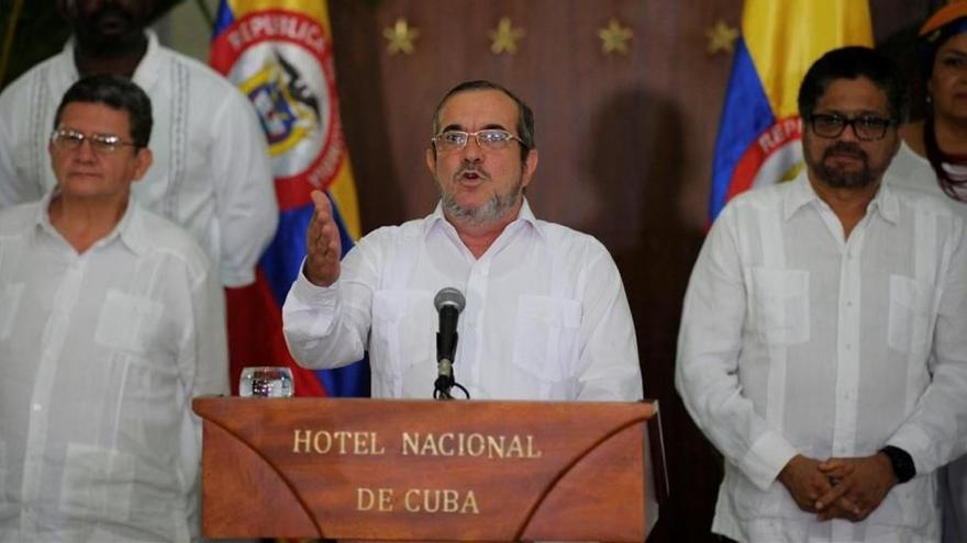 Las FARC, aunque quedan fuera del Nobel, aplauden el galardón