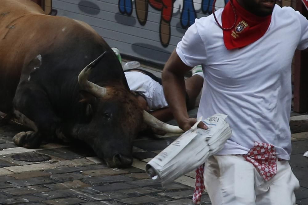 El segon dia dels Sanfermines comença amb un dels 'encierros' més llargs dels últims anys.