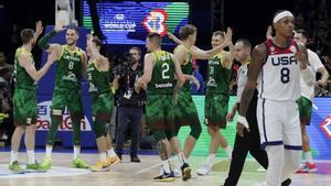 El equipo lituano celebra la victoria ante EEUU. EFE/EPA/FRANCIS R. MALASIG