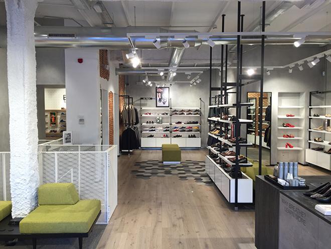 Interior de la Flagship Store de Geox en Madrid