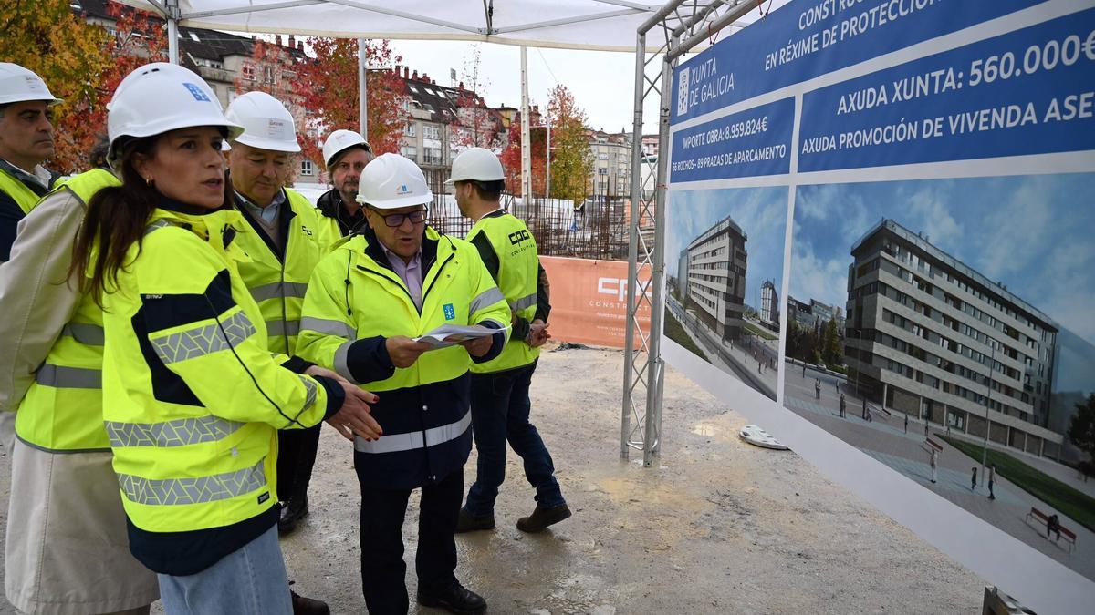 La conselleira de Vivenda visita unas obras en Pontevedra