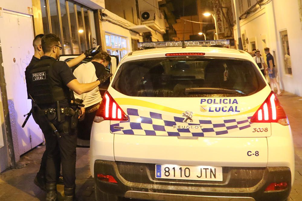 Una noche con la Policía en el West End en Sant Antoni (Ibiza)