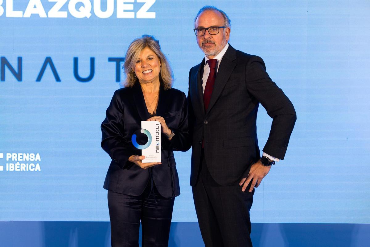 Marta Blázquez, presidenta de Faconauto, junto a Fernando Jáñez Ramos, director general de Santander Consumer Finance en España
