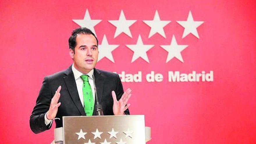 El vicepresident de la Comunitat de Madrid, Ignacio Aguado, ahir, en roda de premsa