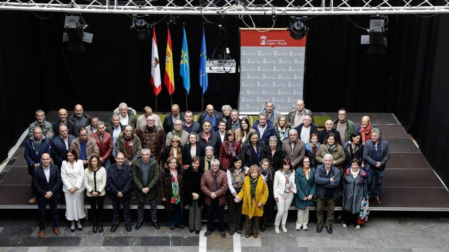 Honores a los trabajadores municipales de Gijón jubilados: &quot;Sois la cara de esta institución&quot;