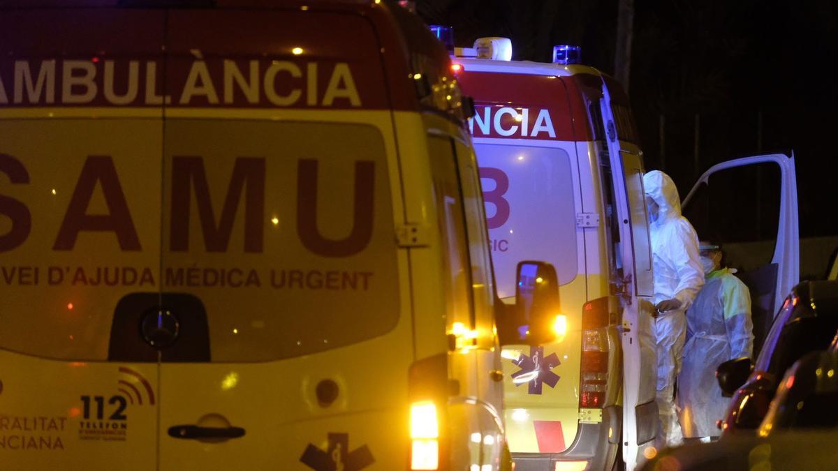 Varias ambulancias SAMU acuden a un accidente, en una imagen de archivo.