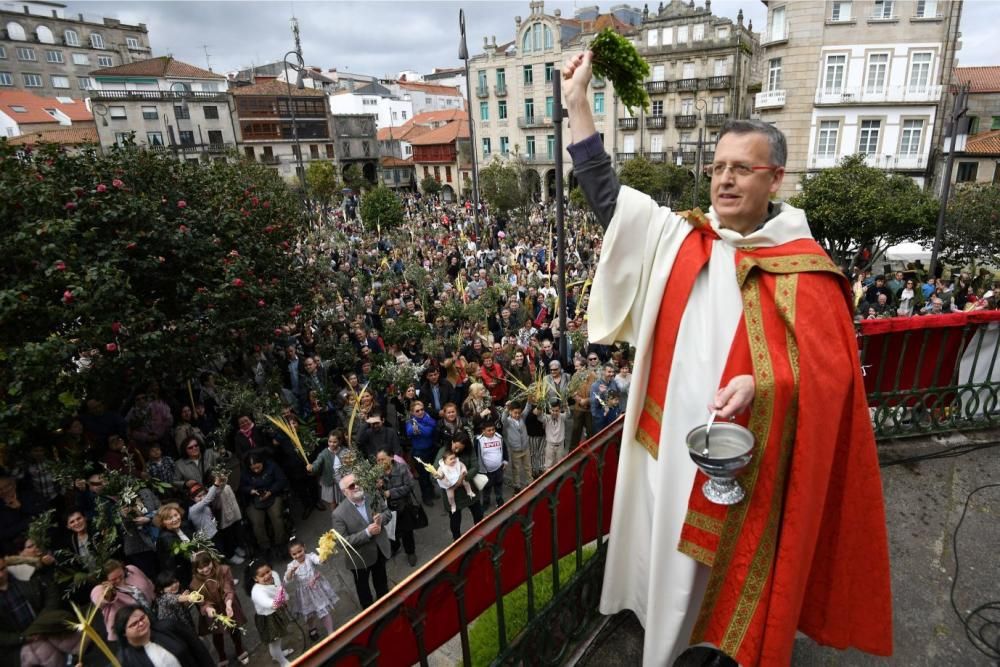 Multitudinaria procesión de "La Burrita" en Pontevedra. // G. Santos