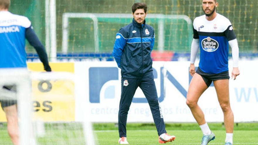 Medunjanin, junto a Víctor, en un entrenamiento.