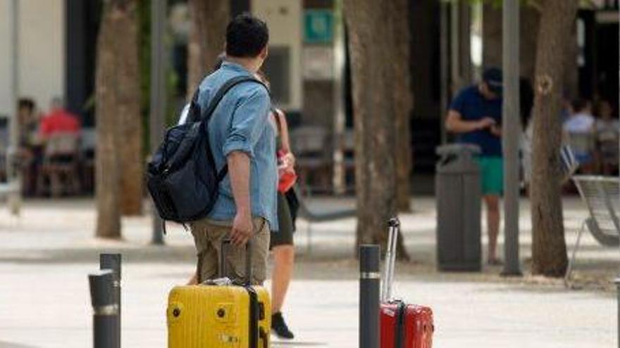 Un turista que acaba de llegar a la isla.