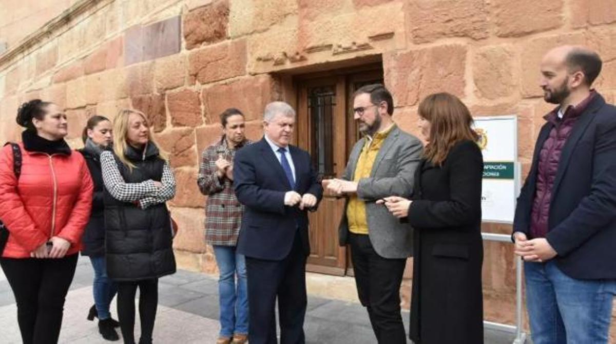 Visita de Pepe Vélez, en 2023, a la Oficina de Captación de Fondos Europeos de la Plaza de España.