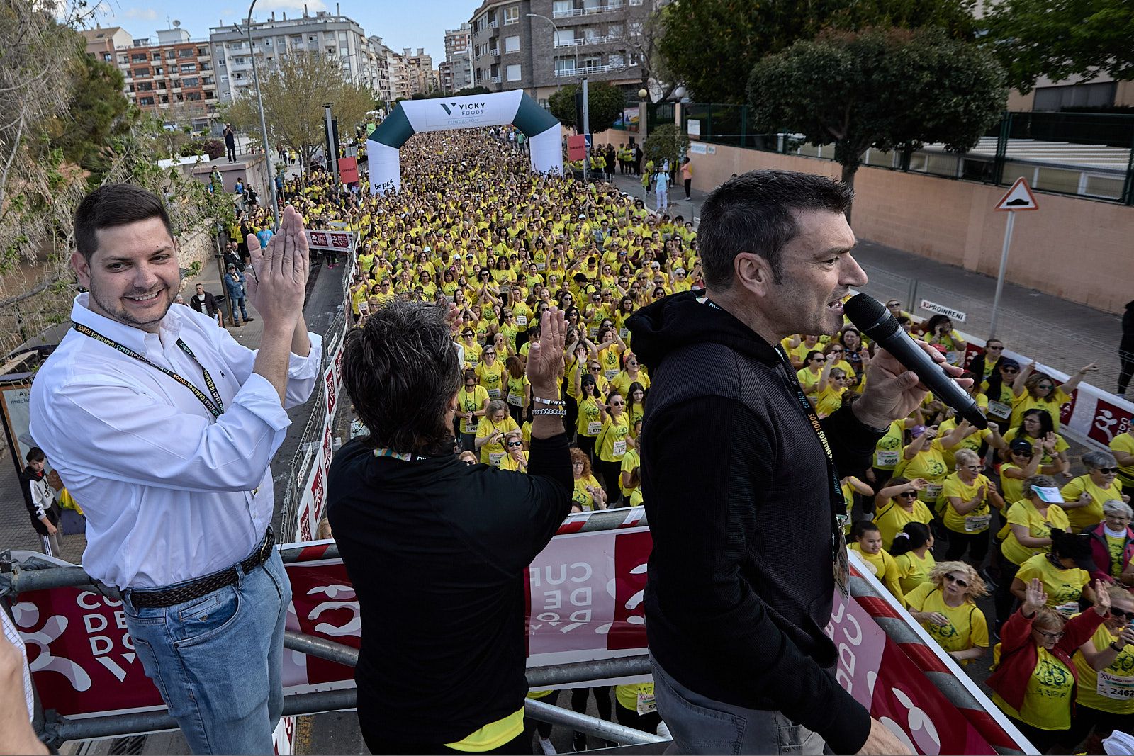 Miles de mujeres en la XV Cursa de la Dona Vicky Foods de Gandia