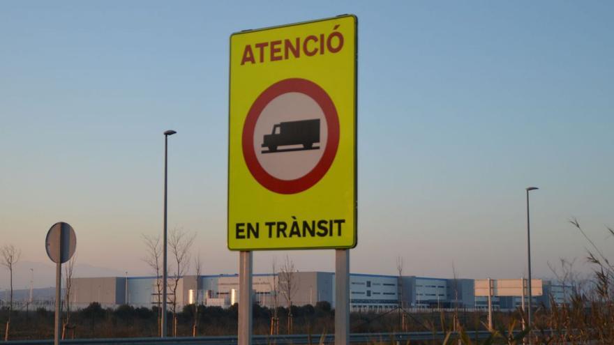 Les avingudes del polígon han estat configurades amb doble carril en els dos sentits.