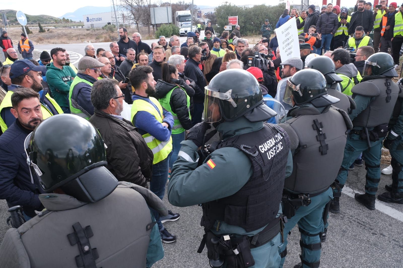 Los agricultores se concentran en tres comarcas de la provincia de Alicante en una tractorada por carreteras secundarias