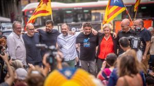 Acto de Omnium Cultural para recibir a Ruben Wagensberg, Oleguer Serra y el resto de personas que se marcharon a Suiza