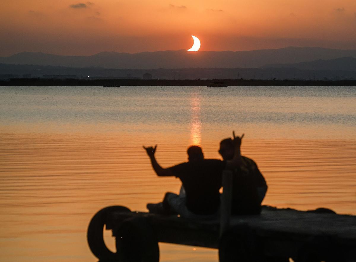 Así ha sido el eclipse de sol total en la Comunitat Valenciana