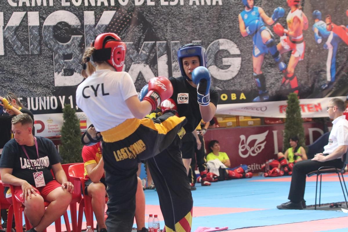 Un combate de una velada de kick boxing.