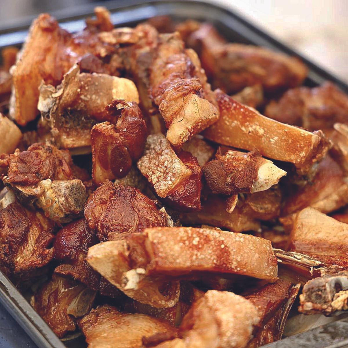 El lechón frito es una de las propuestas que más se ofertan en la comarca de Los Pedroches.