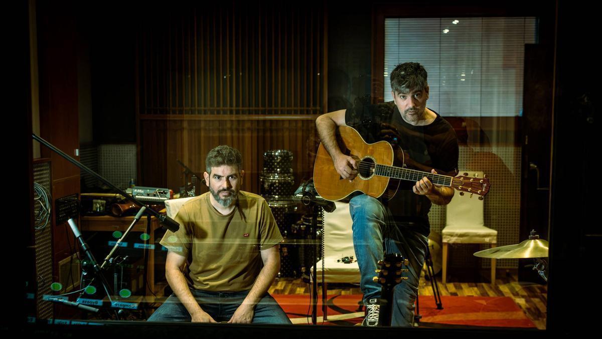 Estopa: "Seguimos siendo aquellos flipados que cantábamos en casa como si estuviéramos en el Camp Nou"
