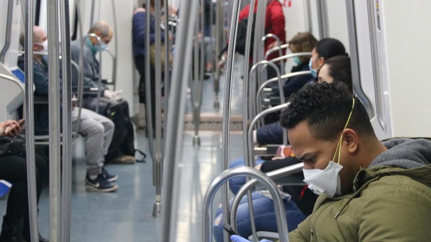 Interior d&#039;un vagó del metro de Barcelona