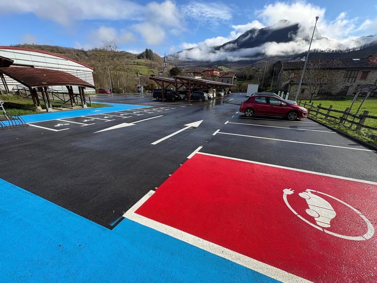 El remodelado parking de Soto de Agues.