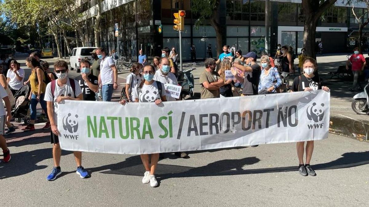 Manifestación contra la ampliación del aeropuerto de El Prat