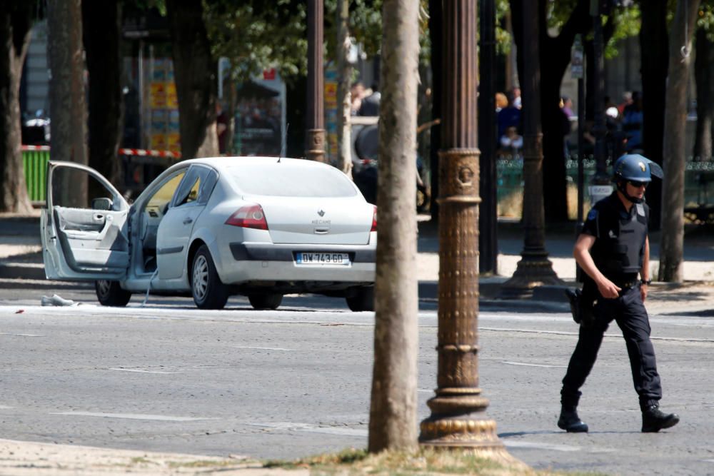 Las imágenes del ataque a un furgón policial en París