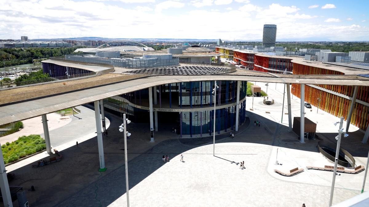 Vista aérea de uno de los dos edificios, el Vidal de Canellas, que conforman la Ciudad de la Justicia de Zaragoza.