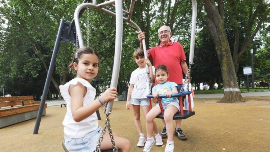 Los abuelos, el pilar invisible que sostiene la conciliación: “Sin nosotros sus padres no podrían mantener su situación laboral”
