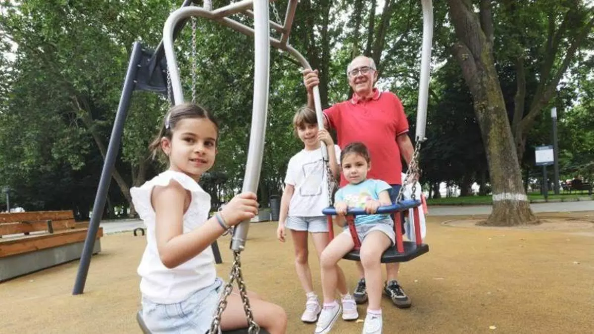 Los abuelos, el pilar invisible que sostiene la conciliación: “Sin nosotros sus padres no podrían mantener su situación laboral”