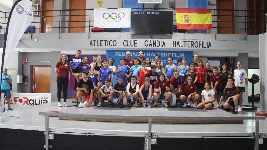 Alzira presume de sus jóvenes levantadores