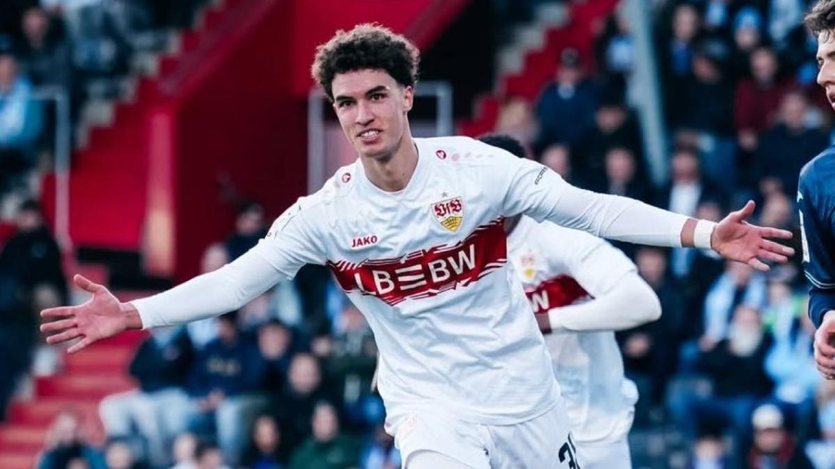 Noah Darvich, tras marcar un gol en el filial del Stuttgart