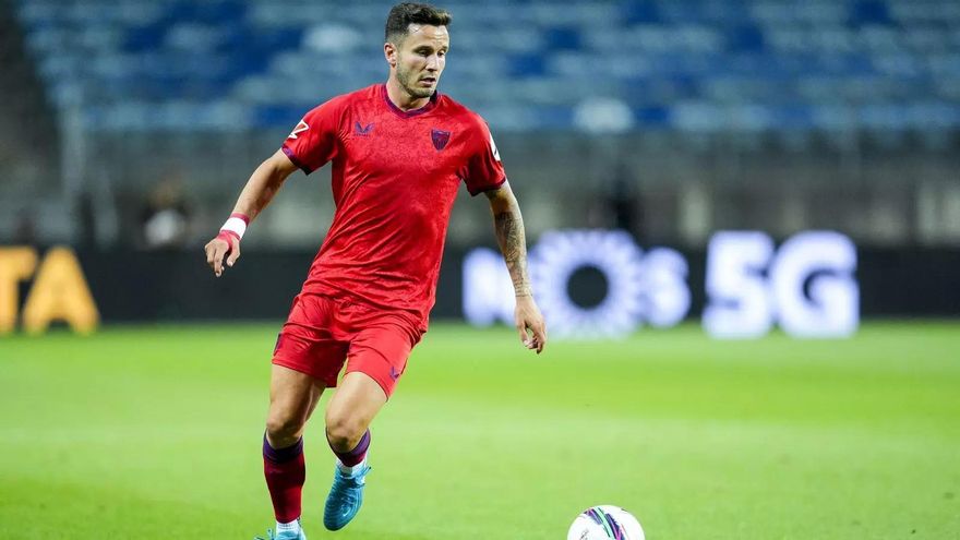 Los jugadores de la selección le hicieron un pasillo al doble goleador Joselu