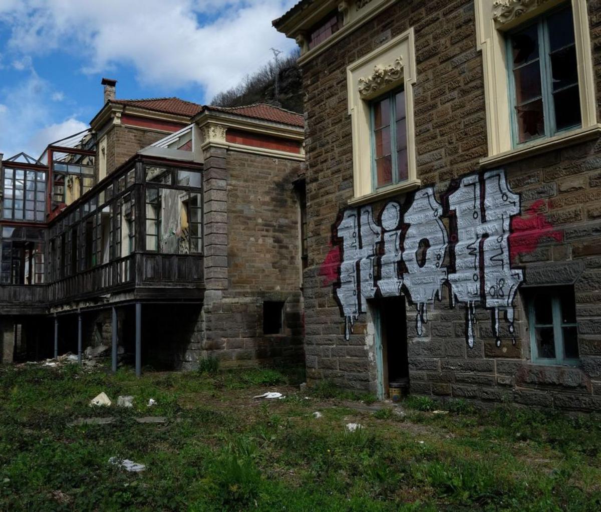 Aspecto de la fachada del sanatorio de Bustiello . | D. M.