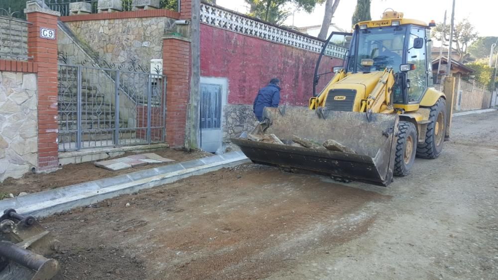 Intervencions de Rec Madral per solucionar l''avaria d''una canonada de La Canyera, aquest dimecres al matí.