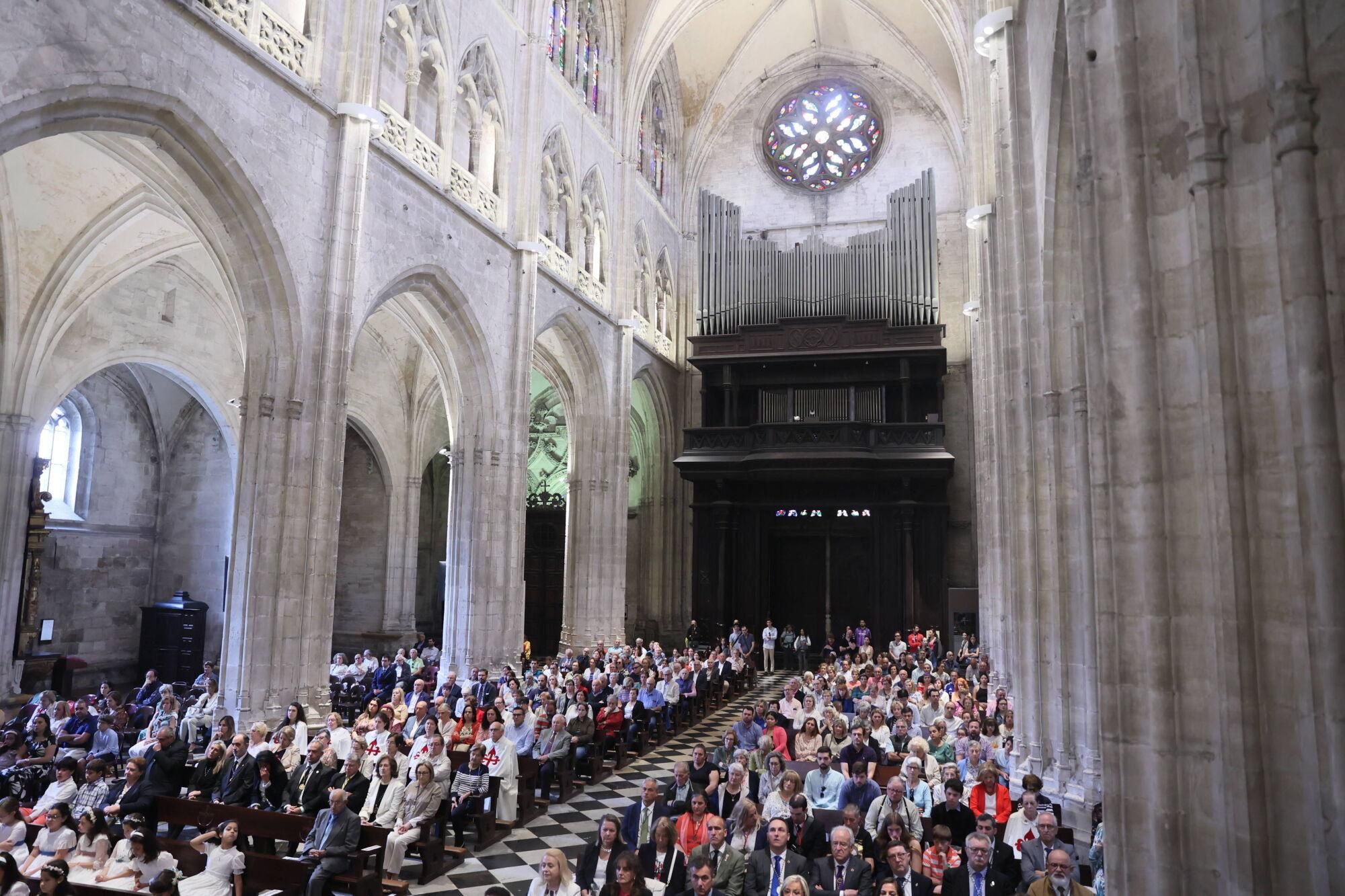 Así fue la misa del Corpus Christi en la catedral de Oviedo.