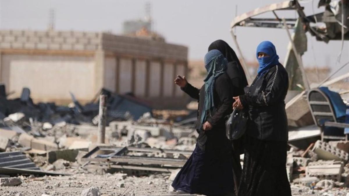 Mujeres caminando en Siria