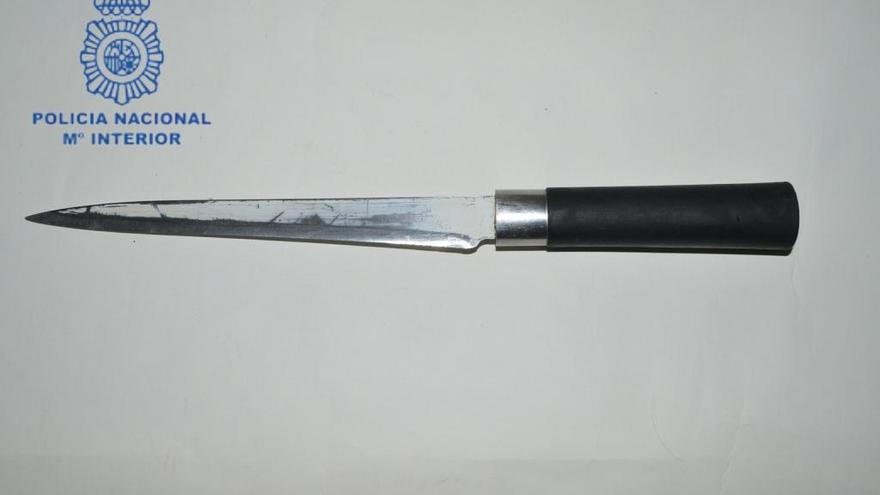 El cuchillo con el que el caco intimidaba a sus víctimas.