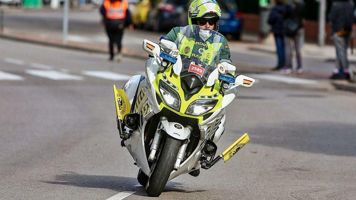 Una moto de un guardia civil que participó en el dispositivo de seguridad de la Vuelta.