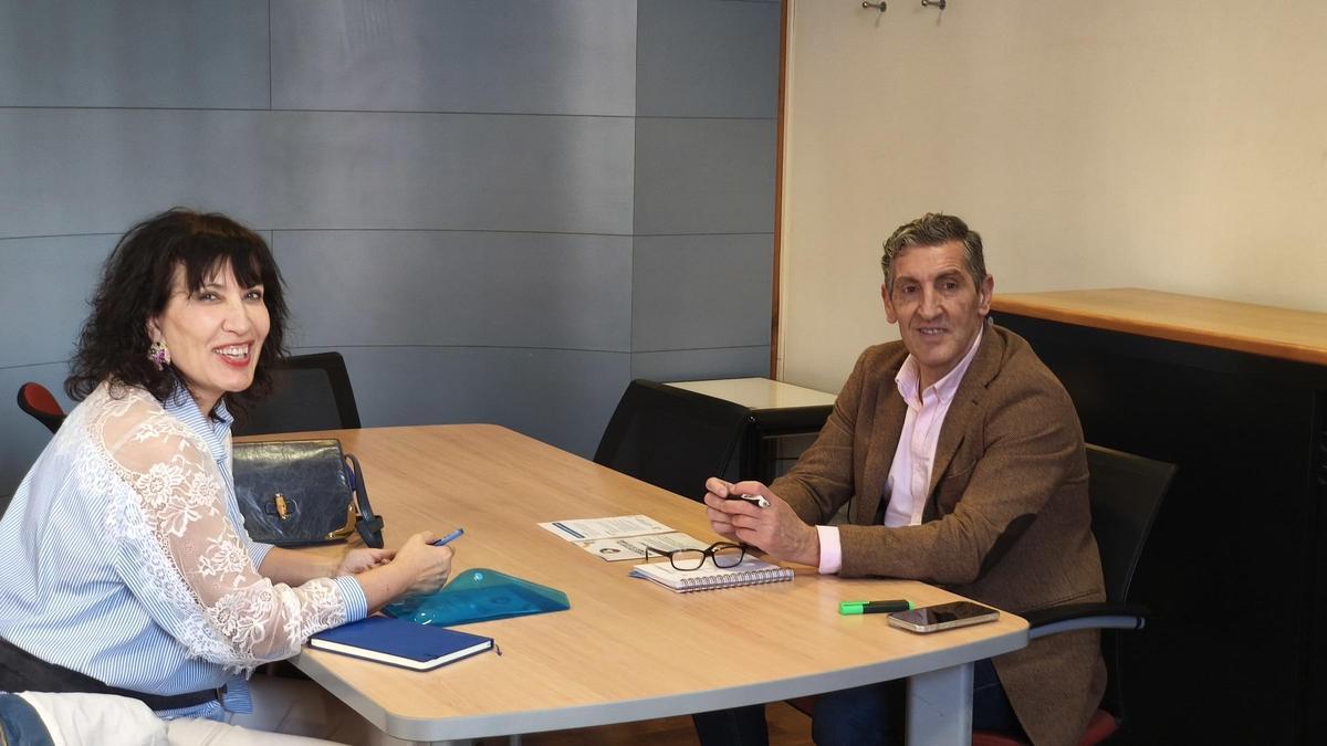 María Luz Pontón y Jorge Pañeda, durante la reunión, en el Antiguo Instituto.