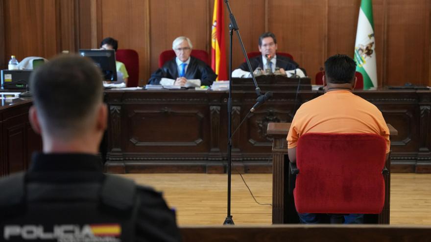 El acusado del asesinato de San Jerónimo en el banquillo ante el tribunal de la Audiencia de Sevilla