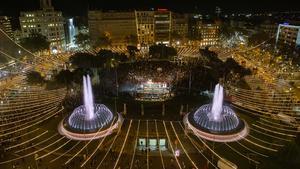 La Plaza Catalunya se viste de luces