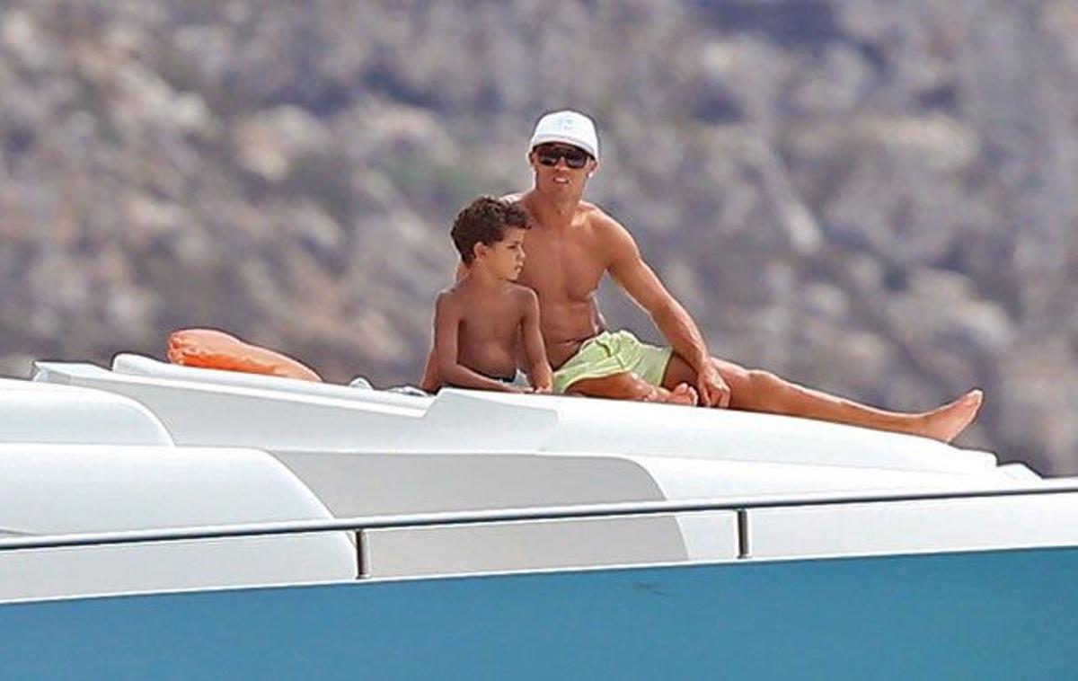 Cristiano Ronaldo, junto a su hijo