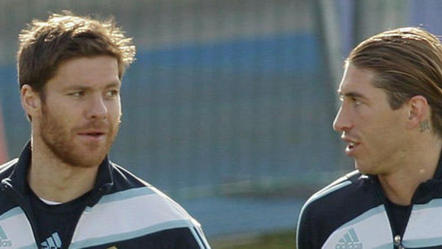 Xabi Alonso y Sergio Ramos.