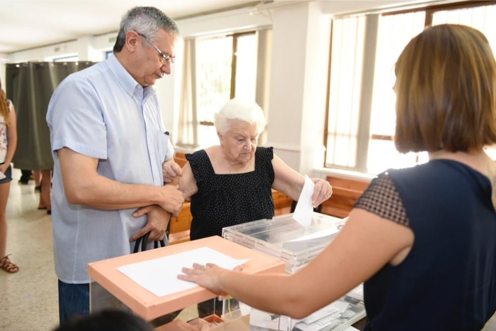 Elecciones Generales: Ambiente en los colegios de