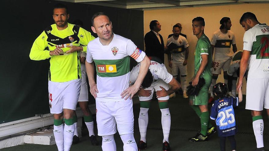 Nino, en el túnel de vestuarios antes de salir al campo