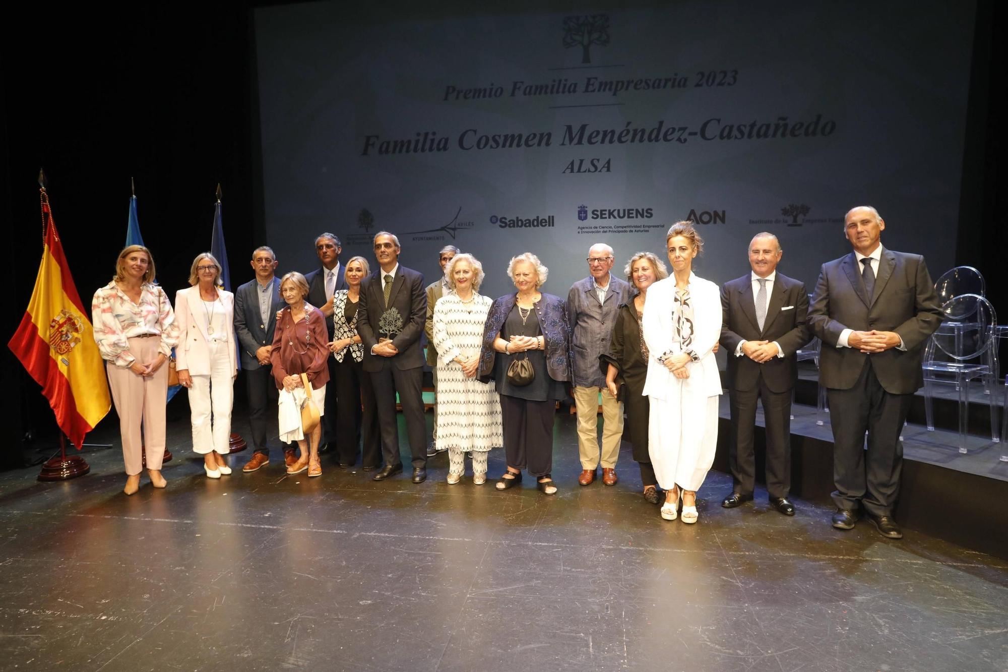 Entrega del premio "Familia Empresaria" a la familia Cosmen Menéndez-Castañedo