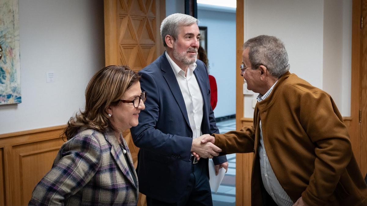 El presidente de Canarias, Fernando Clavijo, con los representantes de las asociaciones agrarias.