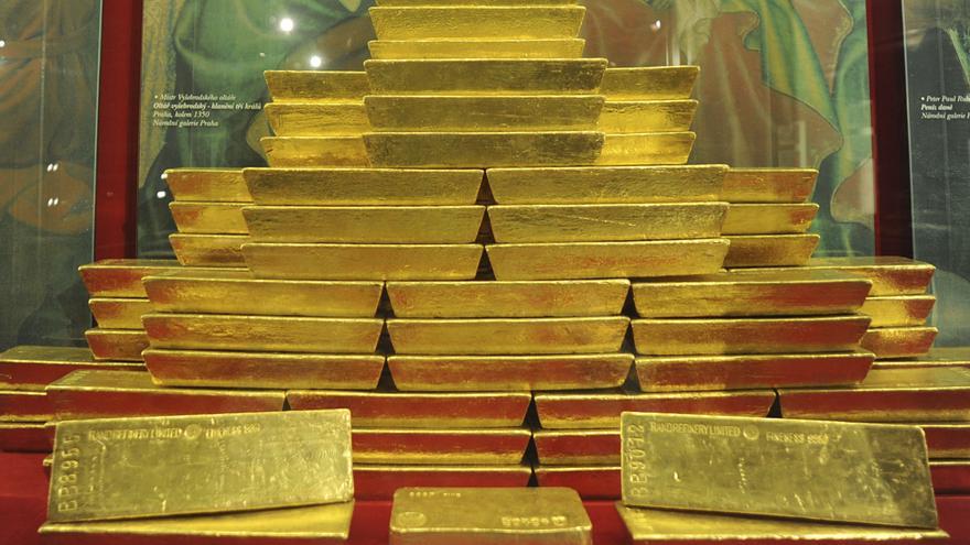 El oro sigue la estela del bitcóin y marca máximos históricos