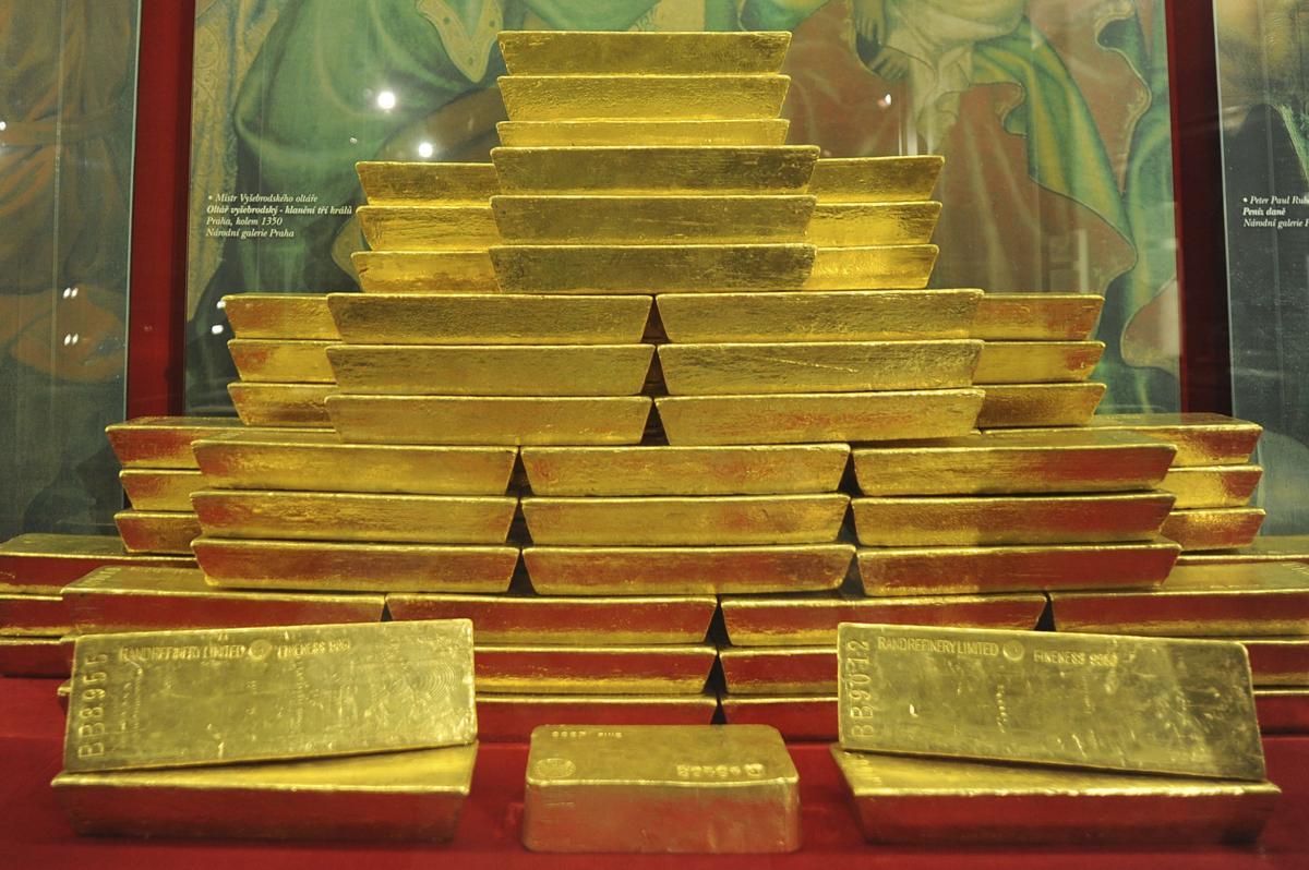 El oro supera los 2.140 dólares y marca un nuevo máximo histórico