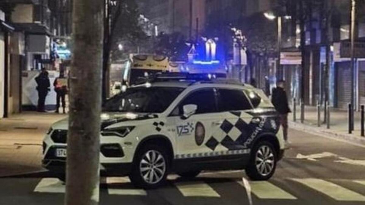 Imagen de archivo de una patrulla de la Policía Local en el Ensanche de Santiago